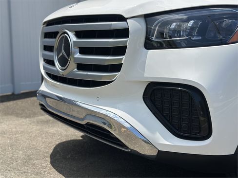 Used 2024 Mercedes-Benz GLS 450 4MATIC image 31