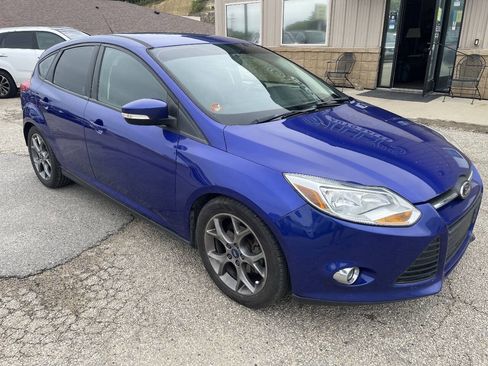 Used 2014 Ford Focus SE w/ Equipment Group 201A FWD image 3