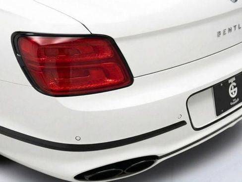 Used 2024 Bentley Flying Spur V8 AWD/4WD image 16