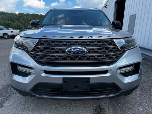 Used 2023 Ford Explorer XLT w/ Equipment Group 202A AWD/4WD image 4
