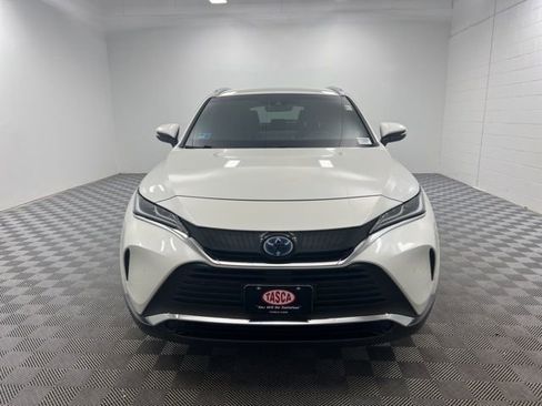 Used 2022 Toyota Venza XLE image 2