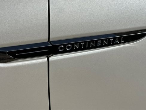 Used 2018 Lincoln Continental Black Label w/ Rear-seat Package image 29