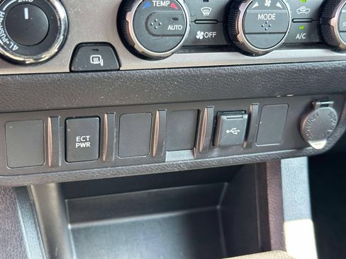 Used 2021 Toyota Tacoma SR AWD/4WD image 19