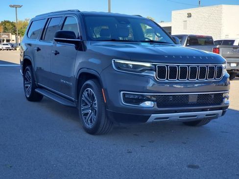 Used 2024 Jeep Wagoneer L Series II w/ Flexible Seating Group image 2