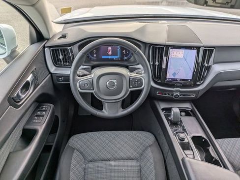 Used 2022 Volvo XC60 B5 Momentum image 28