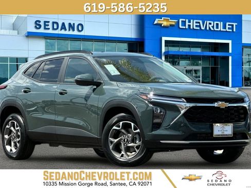 New 2026 Chevrolet Trax LT w/ Sunroof Package FWD image 1