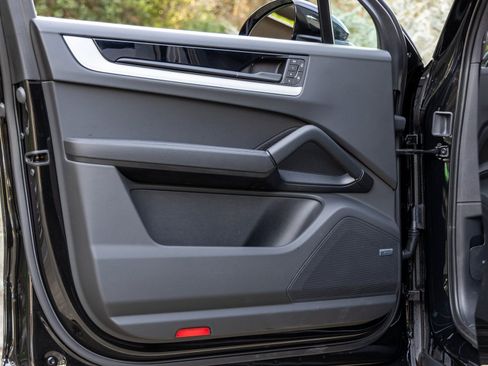Certified 2025 Porsche Cayenne image 21