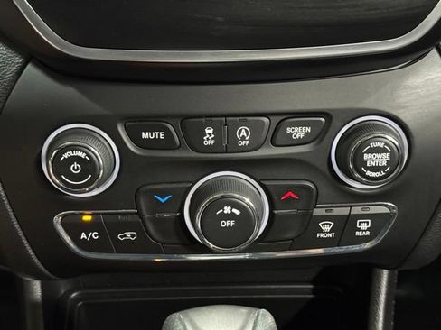 Used 2019 Jeep Cherokee Latitude w/ Popular Appearance Group AWD/4WD image 16