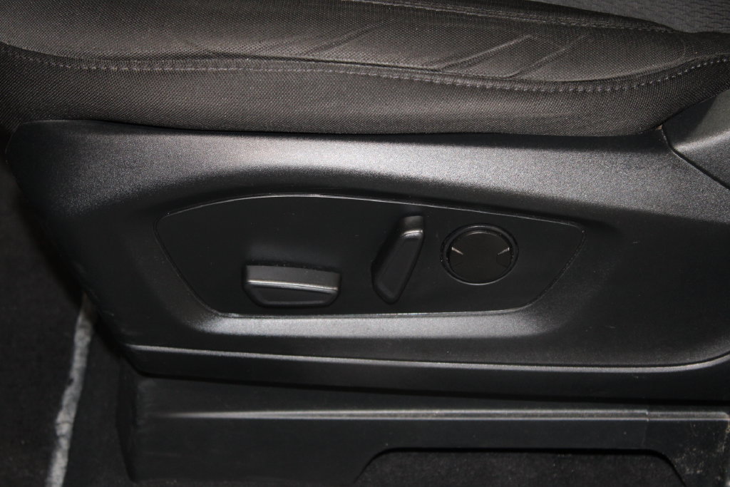 Used 2023 Ford Explorer XLT AWD/4WD image 19