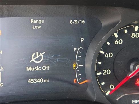 Used 2024 Jeep Compass Limited w/ Sun and Sound Group AWD/4WD image 10