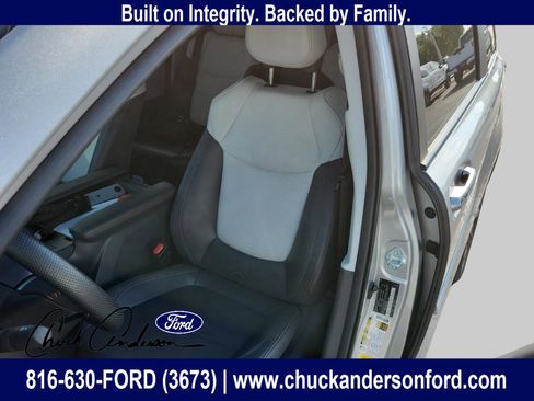 Used 2023 Toyota Sienna XSE w/ XSE Plus Package image 10