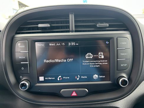 Used 2025 Kia Soul LX w/ LX Technology Package FWD image 19