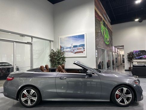 Used 2018 Mercedes-Benz E 400 4MATIC Cabriolet image 5