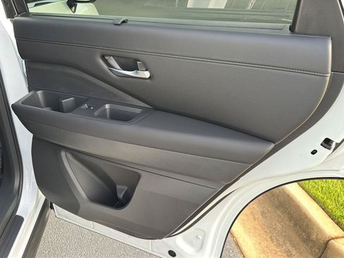 New 2026 Nissan Pathfinder SL w/ SL Premium Package FWD image 15