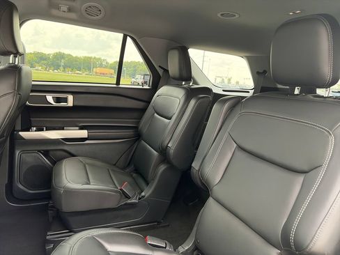 Used 2023 Ford Explorer XLT w/ Equipment Group 202A AWD/4WD image 26
