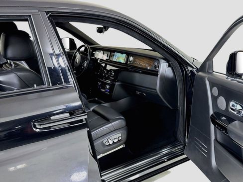 Used 2019 Rolls-Royce Phantom Sedan RWD image 39