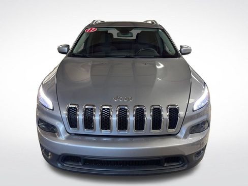 Used 2017 Jeep Cherokee Latitude w/ Cold Weather Group AWD/4WD image 9
