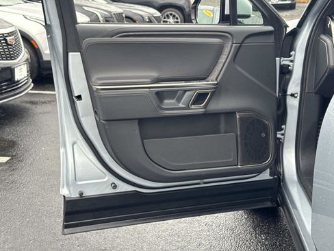 Used 2023 Rivian R1S Adventure image 16