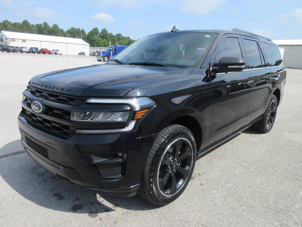 Used 2022 Ford Expedition Max Limited AWD/4WD image 2