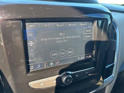 Used 2022 Chevrolet Traverse LS image 21