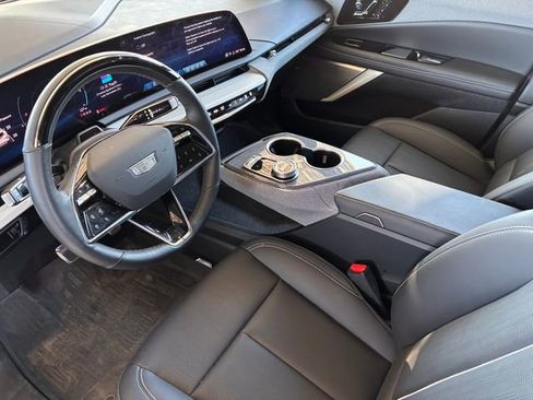 Certified 2025 Cadillac Optiq Luxury 2 w/ LPO, Floor Liner Package image 7