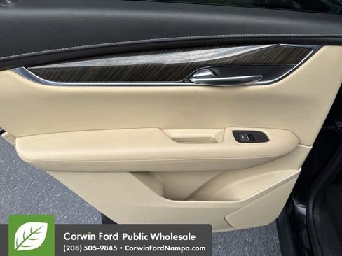 Used 2017 Cadillac XT5 FWD image 30