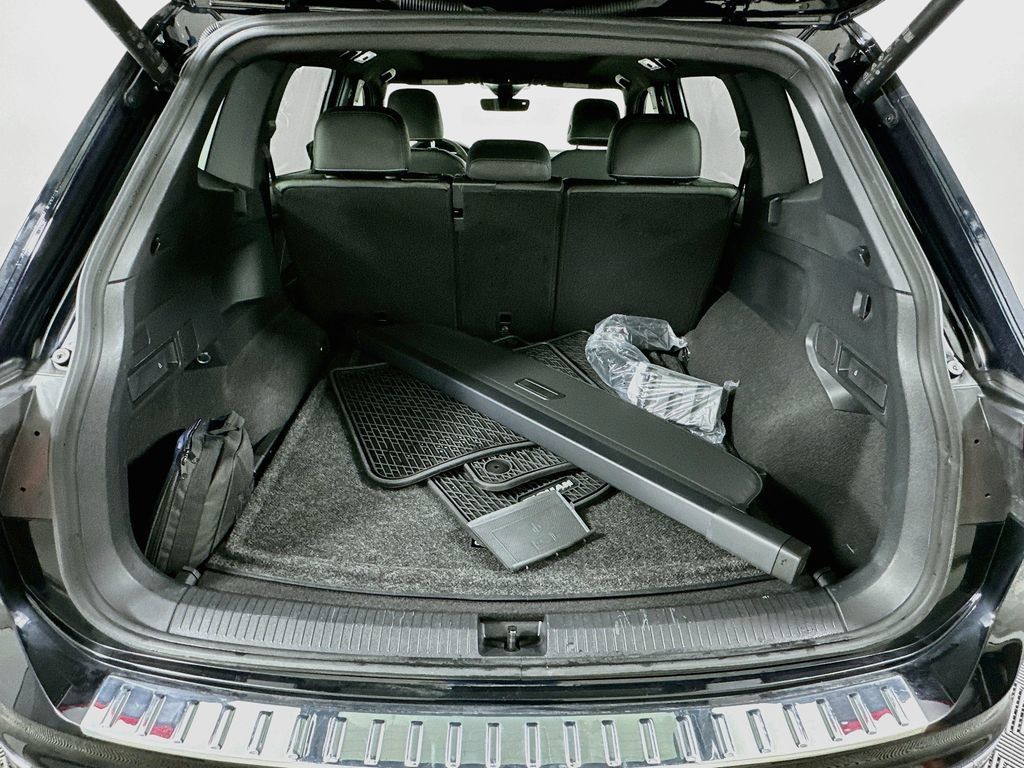 Used 2022 Volkswagen Tiguan SEL R-Line AWD/4WD image 26
