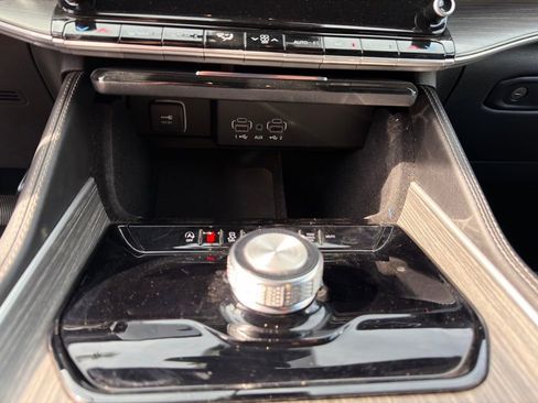 Used 2023 Jeep Wagoneer Series III w/ Flexible Seating Group image 24