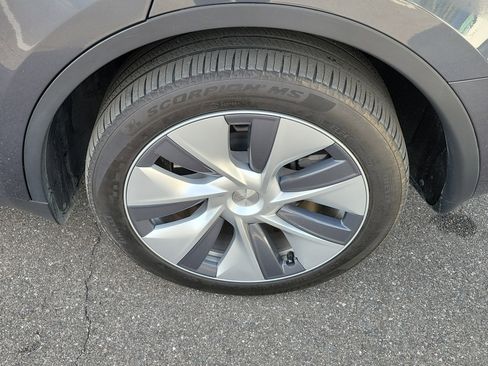 Used 2023 Tesla Model Y Long Range image 36