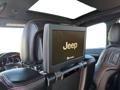 Used 2018 Jeep Grand Cherokee Trailhawk w/ Trailhawk Luxury Group AWD/4WD image 13