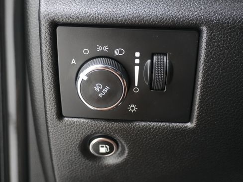 Used 2020 Jeep Grand Cherokee Limited w/ Luxury Group II image 25