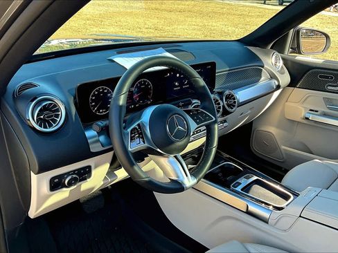 Certified 2025 Mercedes-Benz GLB 250 image 18