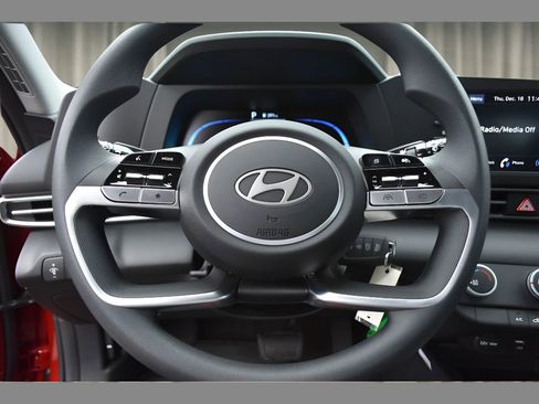 New 2026 Hyundai Elantra SE image 18