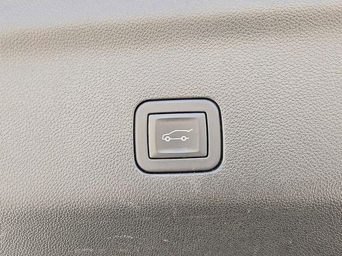 Used 2025 Chevrolet Tahoe LT AWD/4WD image 14