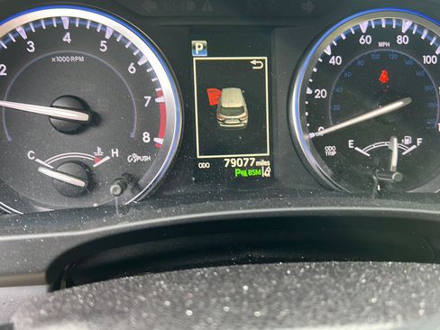 Used 2017 Toyota Highlander Limited Platinum image 12