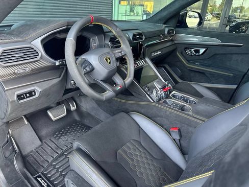 Used 2023 Lamborghini Urus Performante AWD/4WD image 5