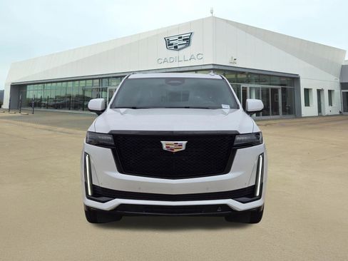 Certified 2024 Cadillac Escalade Sport Platinum w/ LPO, ONYX Package AWD/4WD image 2