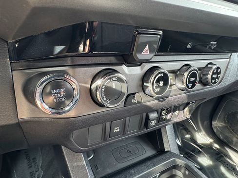 Used 2018 Toyota Tacoma TRD Off-Road AWD/4WD image 24