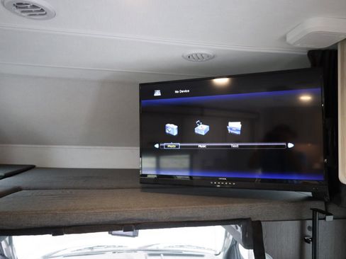 Used 2022 Ford E-450 and Econoline 450 Super Duty w/ Motorhome Prep Package image 45