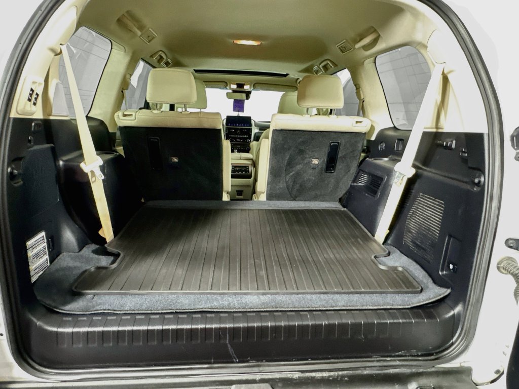 Used 2023 Lexus GX 460 Premium w/ Accessory Package AWD/4WD image 32
