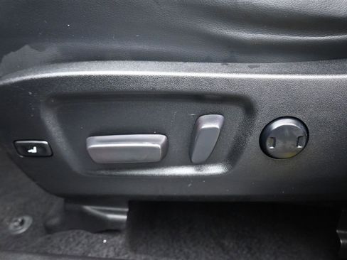 Used 2019 Toyota Highlander XLE image 12