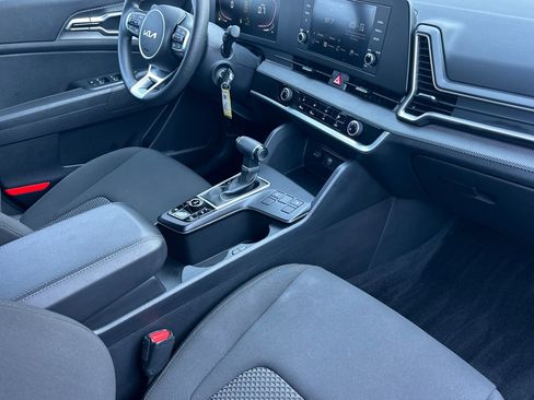 Used 2024 Kia Sportage LX image 16