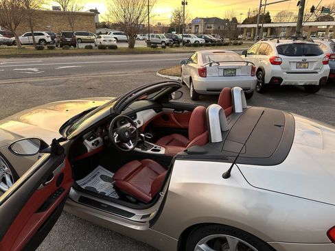 Used 2011 BMW Z4 sDrive30i image 19