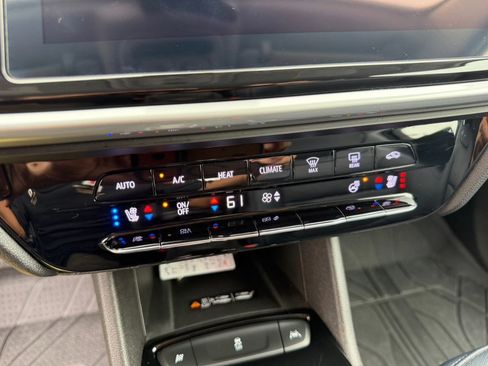 Used 2023 Chevrolet Bolt EUV LT w/ Convenience Package FWD image 24