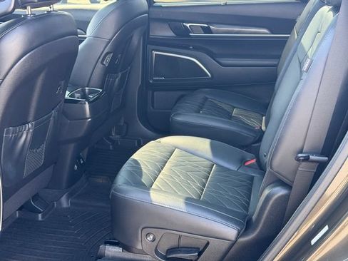 Used 2023 Kia Telluride SX Prestige X-Pro AWD/4WD image 19