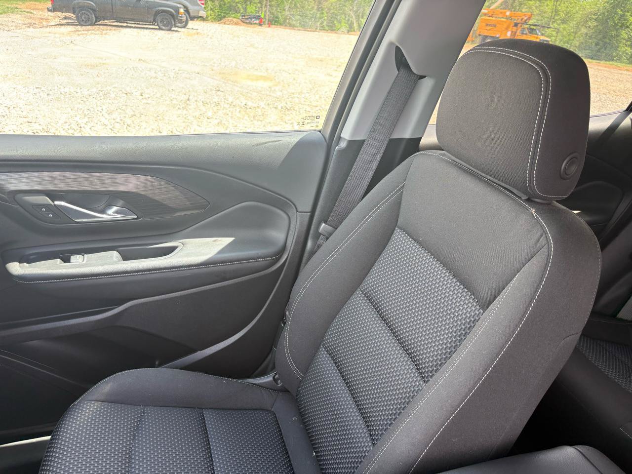 Used 2024 GMC Terrain SLE w/ Driver Convenience Package FWD image 19
