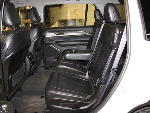 Certified 2022 Jeep Grand Cherokee L Limited AWD/4WD image 30