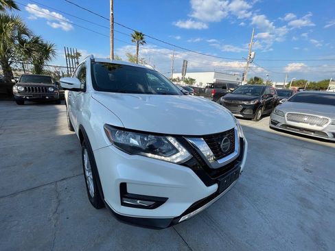Used 2018 Nissan Rogue SV w/ Premium Package FWD image 3