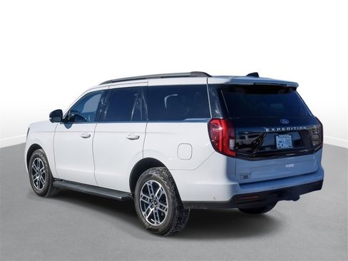 Certified 2025 Ford Expedition Active image 6