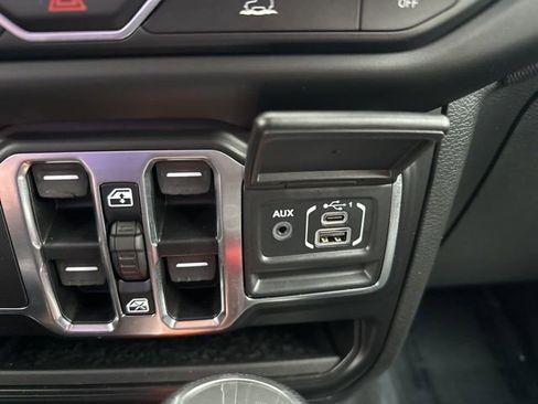 Used 2021 Jeep Gladiator Sport image 21